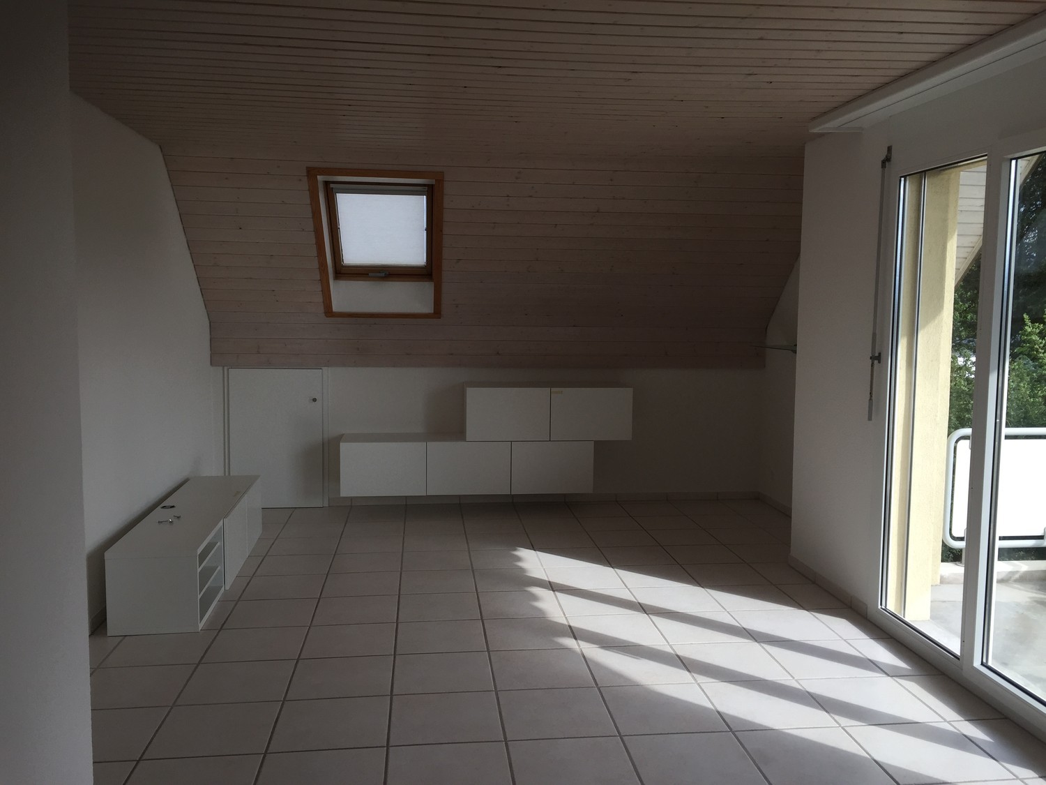Appartement de 3 ½ pièces

Cet appartement de 3,5 pièces soigné et lumineux situé au 2ème étage se trouve dans un quartier résidentiel calme à la Thörigenstrasse 55 à Herzogenbuchsee. Il convainc par une combinaison réussie de confort d'habitation, de fonctionnalité et d'un emplacement attractif. Le