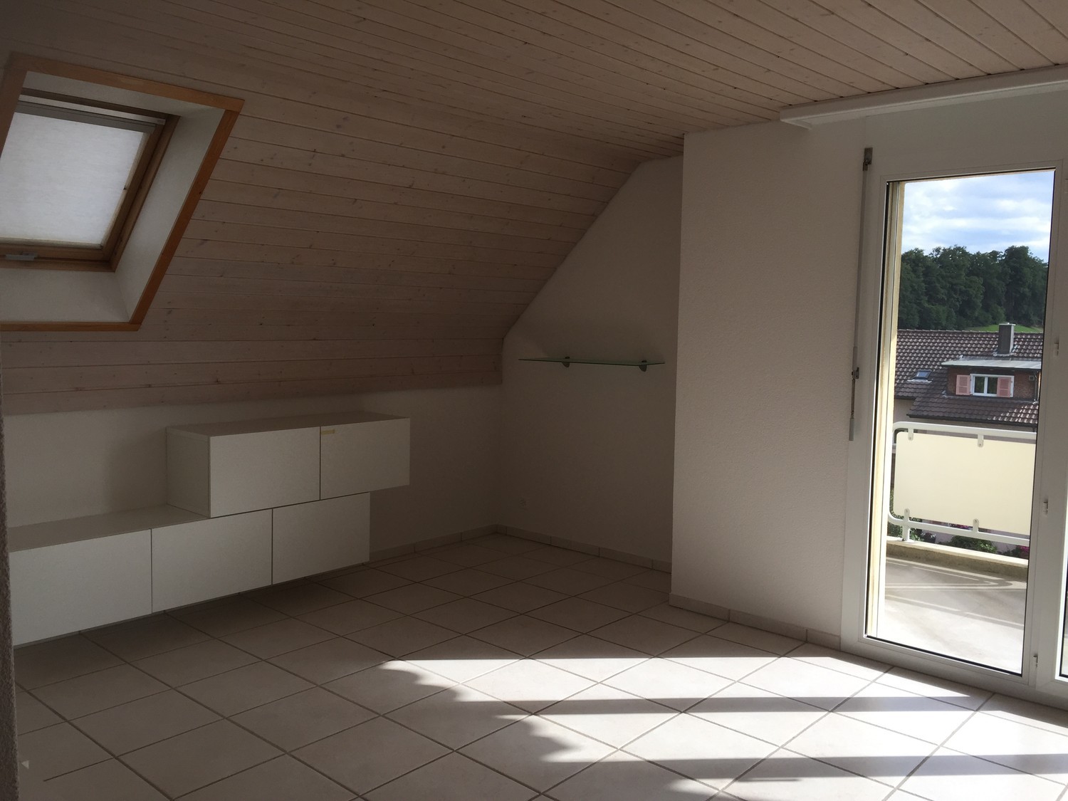 Appartement de 3 ½ pièces

Cet appartement de 3,5 pièces soigné et lumineux situé au 2ème étage se trouve dans un quartier résidentiel calme à la Thörigenstrasse 55 à Herzogenbuchsee. Il convainc par une combinaison réussie de confort d'habitation, de fonctionnalité et d'un emplacement attractif. Le