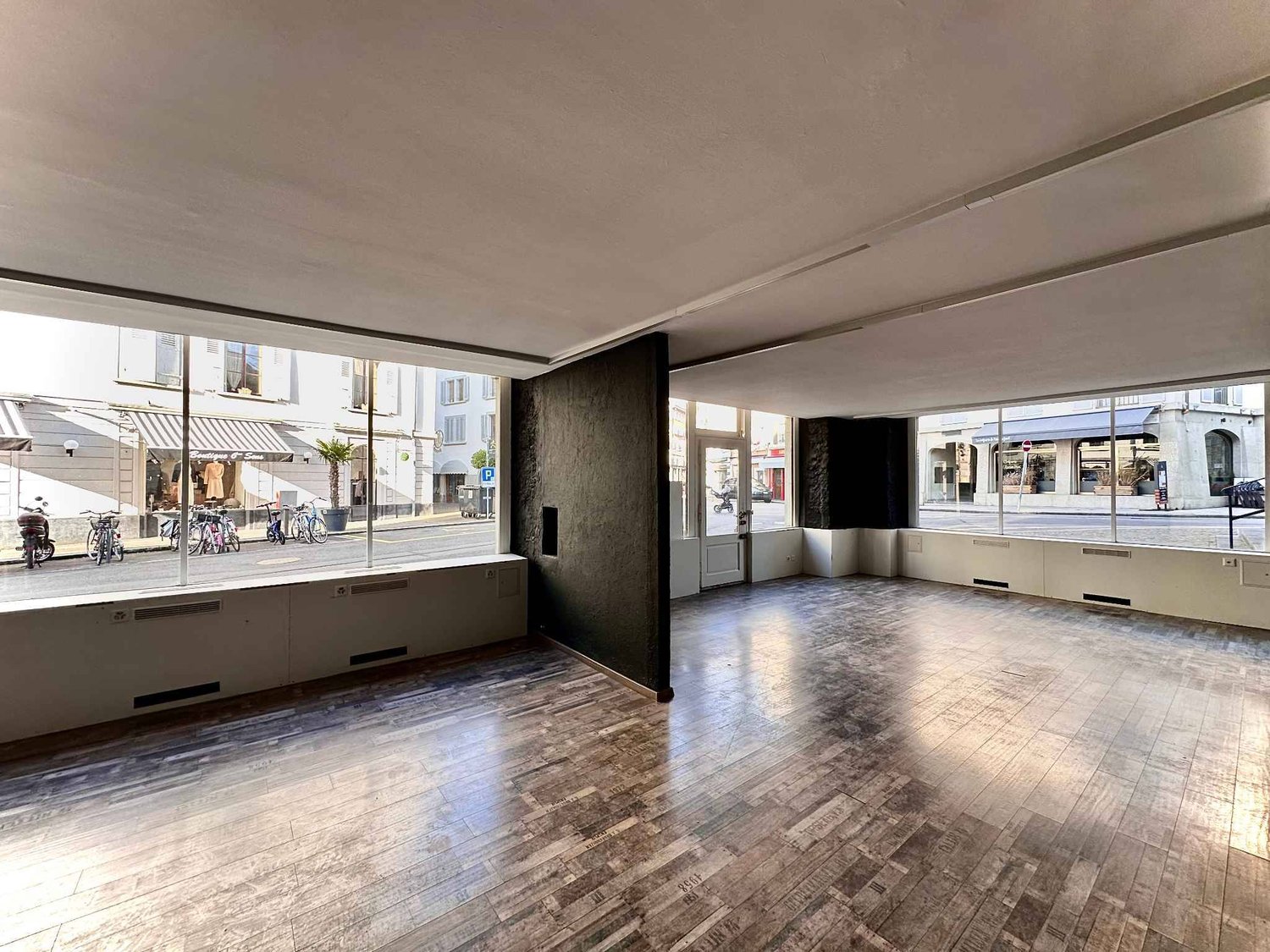 98m² arcade