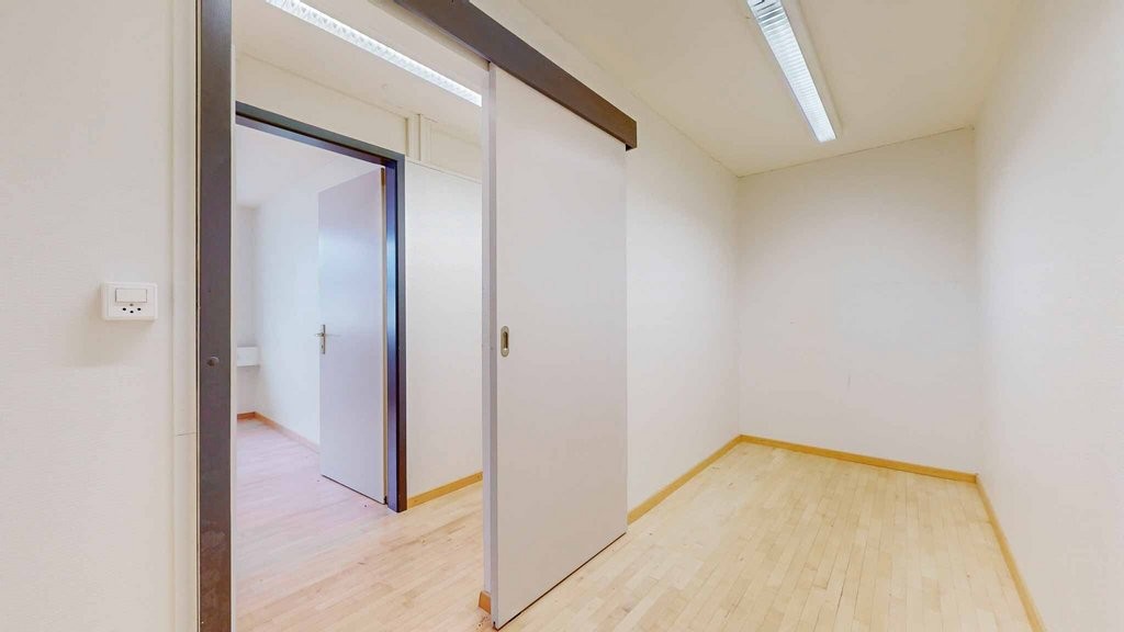130m² office