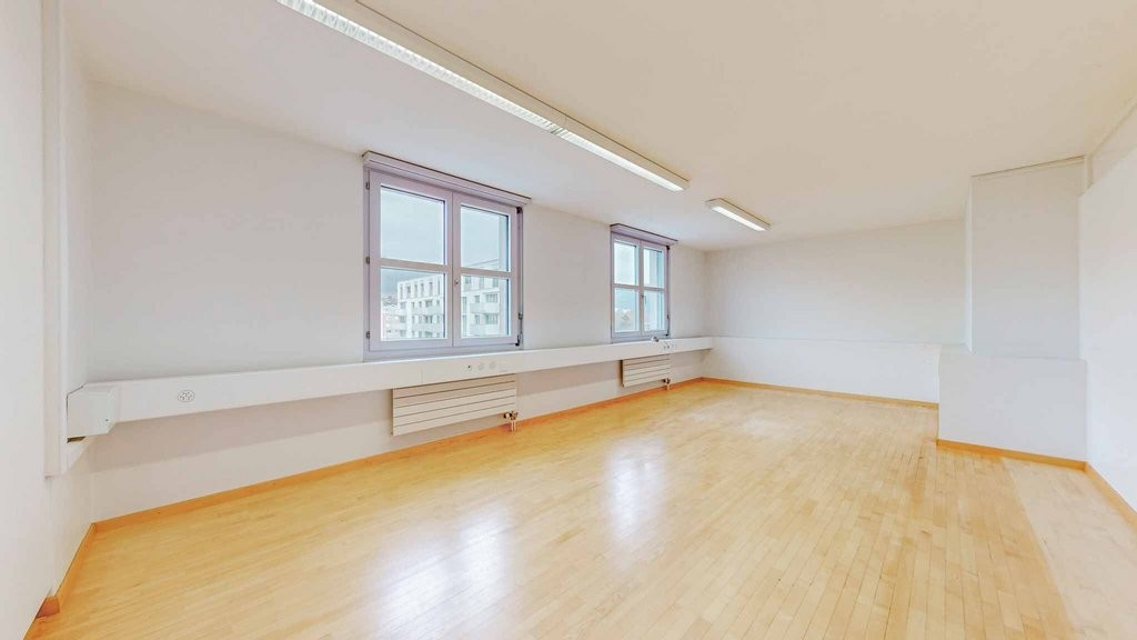 130m² office