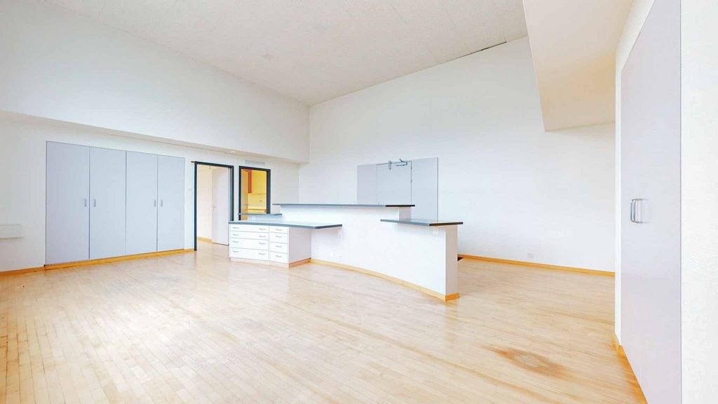 130m² office
