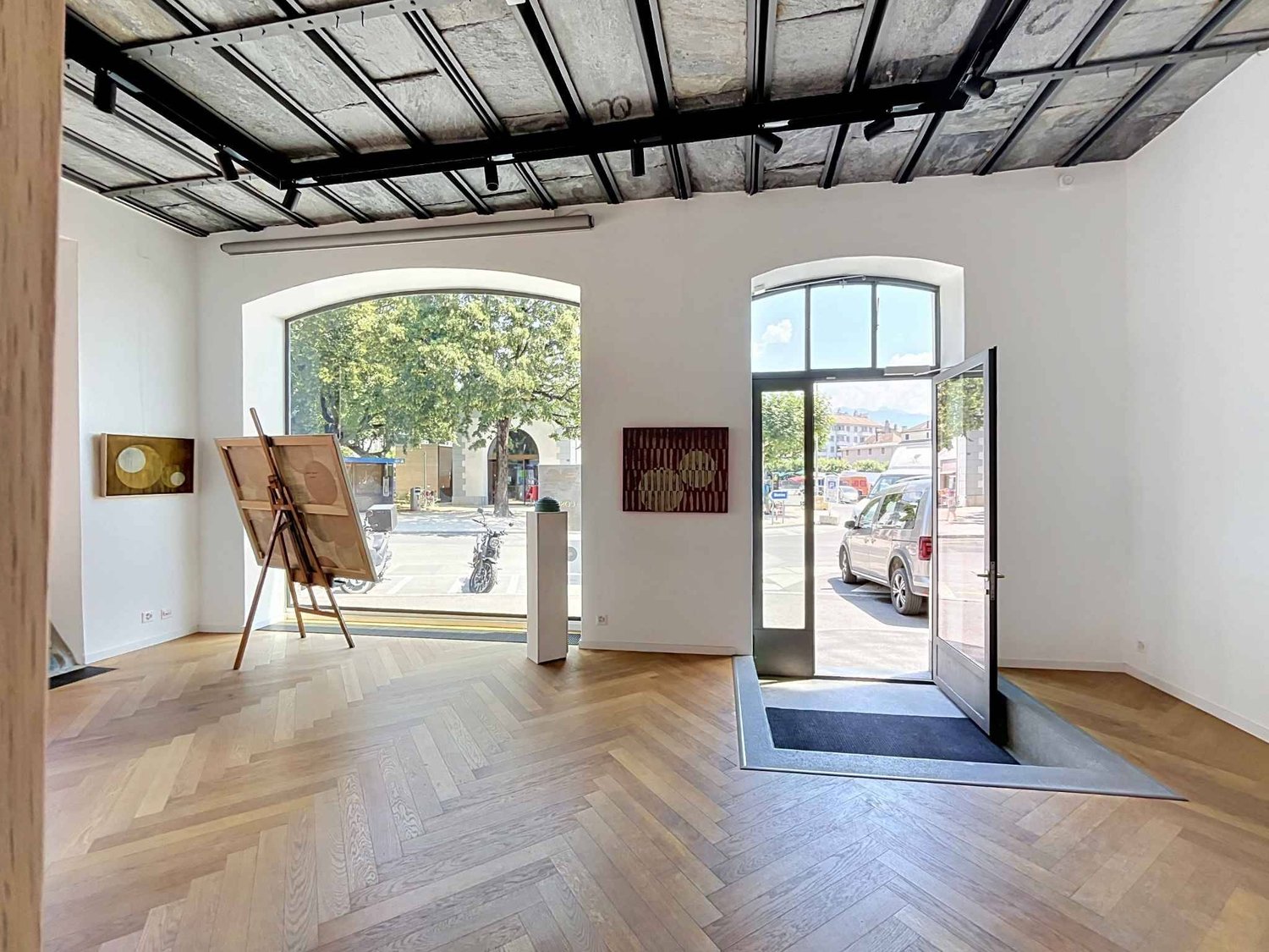 107m² arcade