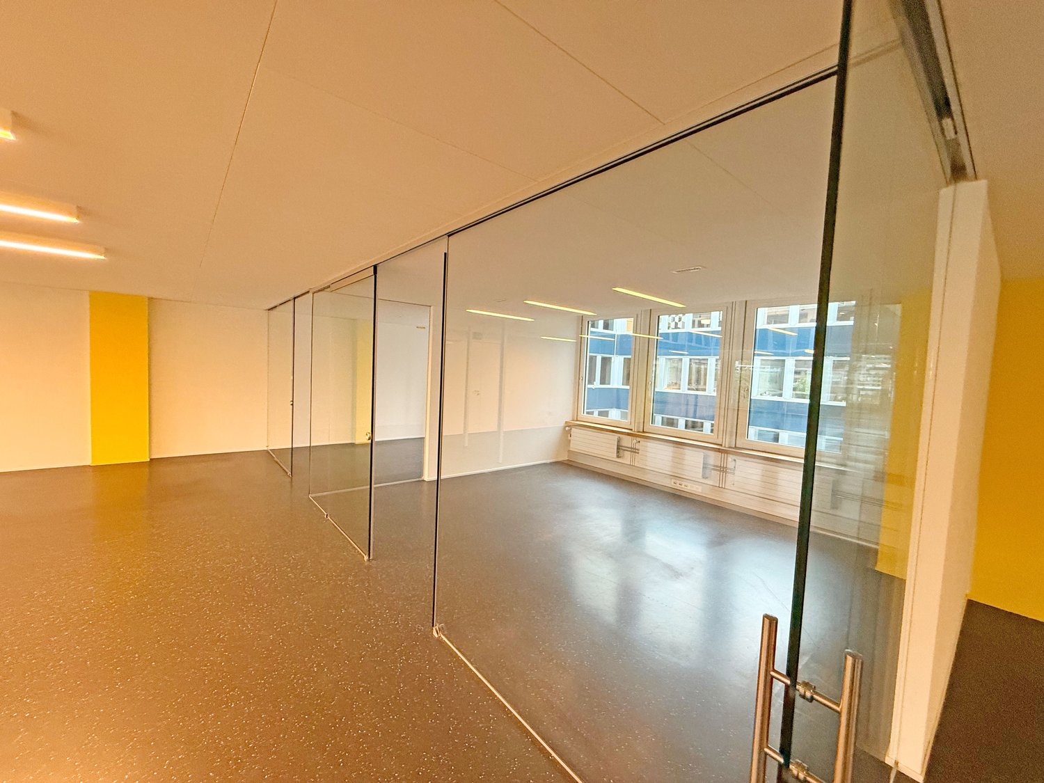 624m² office