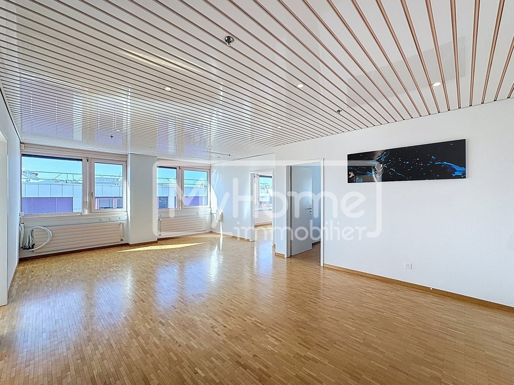 104m² shop