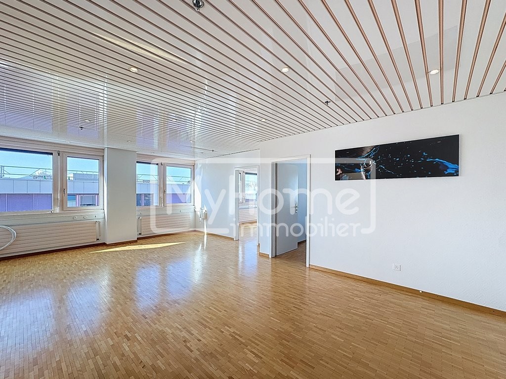 104m² shop