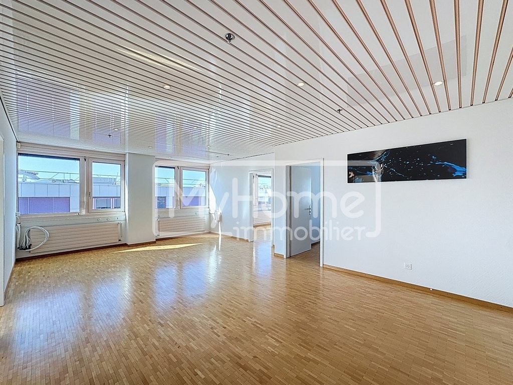 104m² shop