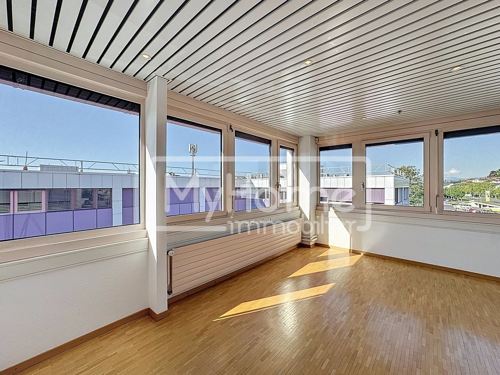 104m² shop