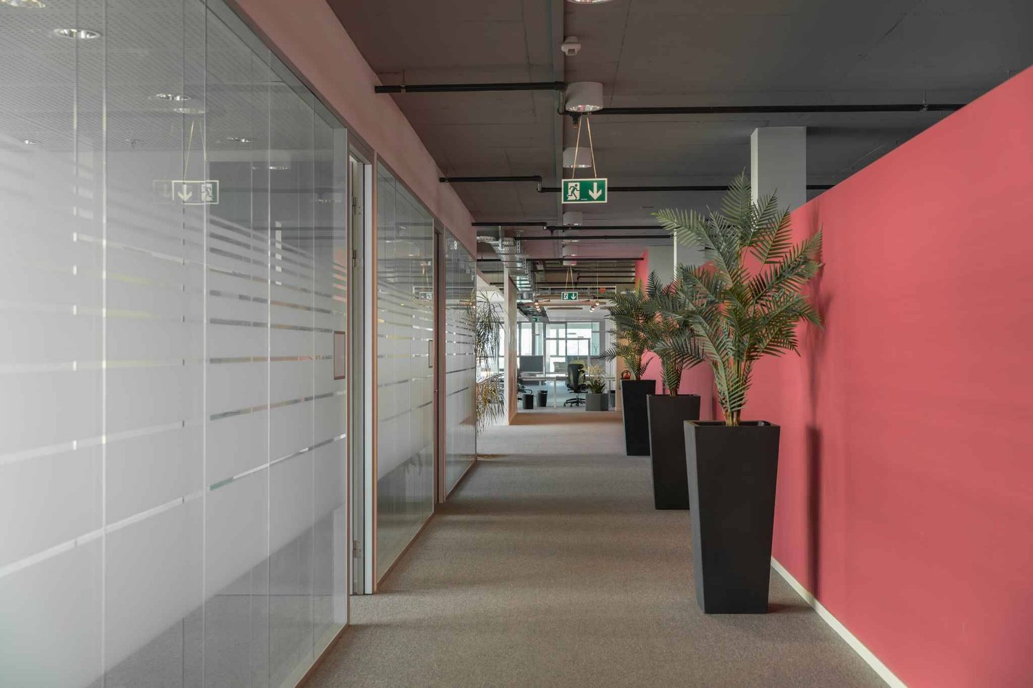 801m² office