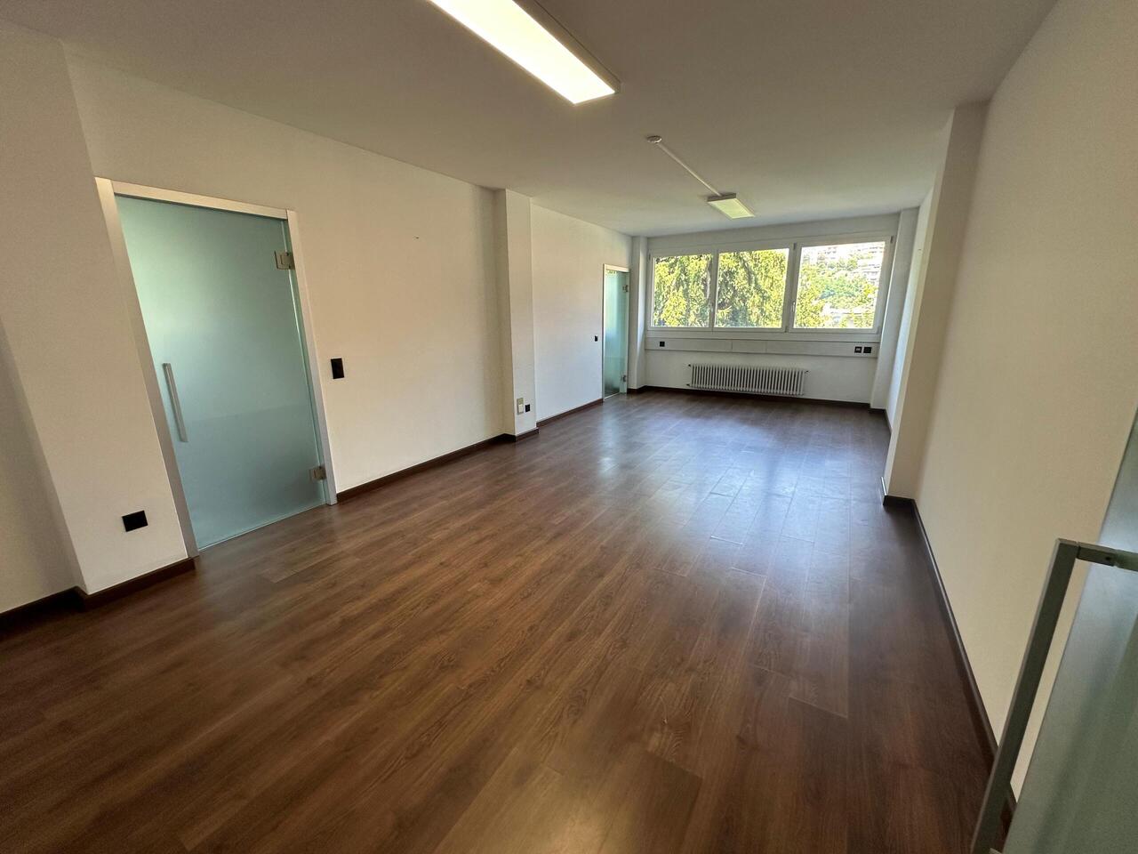440m² office