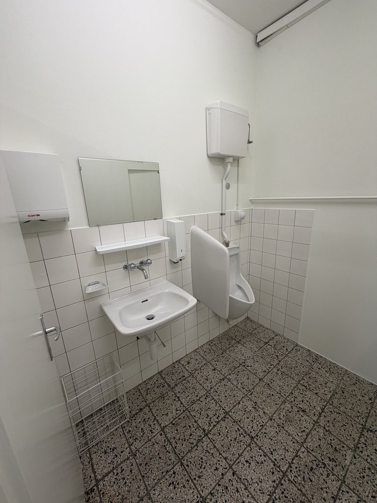 150m² commercial