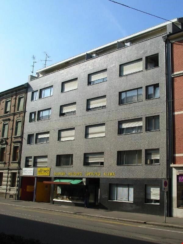 Ufficio di 47m²

Ufficio nel centro di Kleinhüningen, a Basilea

In Kleinhüningerstrasse 171 a Basilea affittiamo un ufficio di 2 locali (2. OG).

L'ufficio dispone di 2 locali con pavimenti in laminato, nonché un bagno/WC e un balcone sul cortile interno.

Ascensore presente.

Il collegamento con i, foto 2 di 5