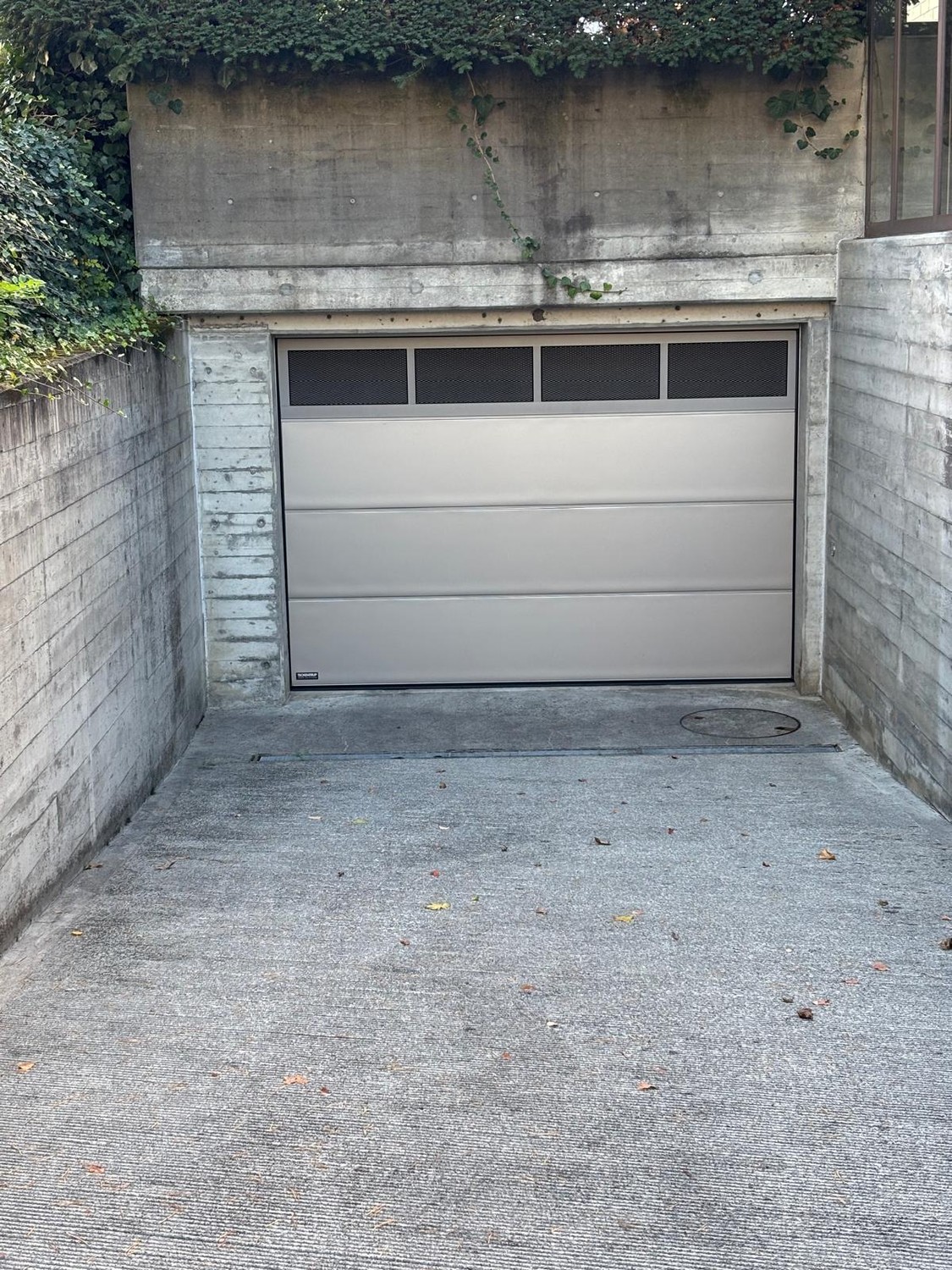Posto auto sotterraneo di 10m², foto 2 di 2