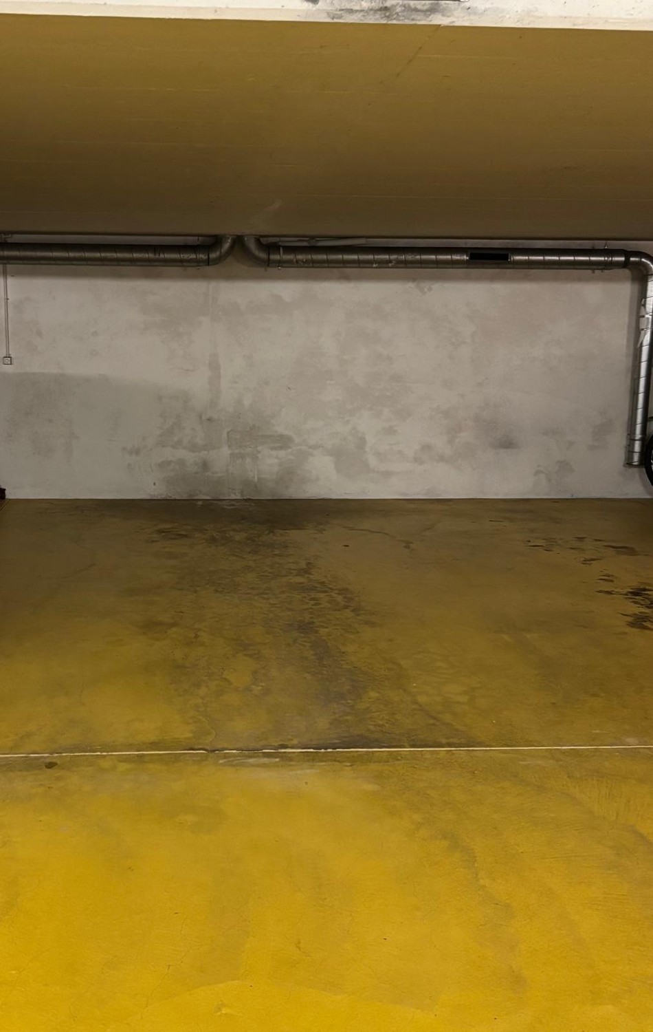 Posto auto sotterraneo di 10m², foto 1 di 2