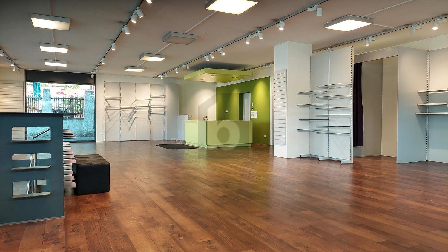 Negozio di 385m²