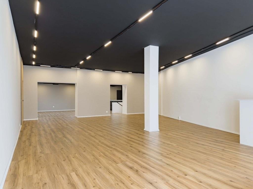 198m² shop, foto 2 di 9