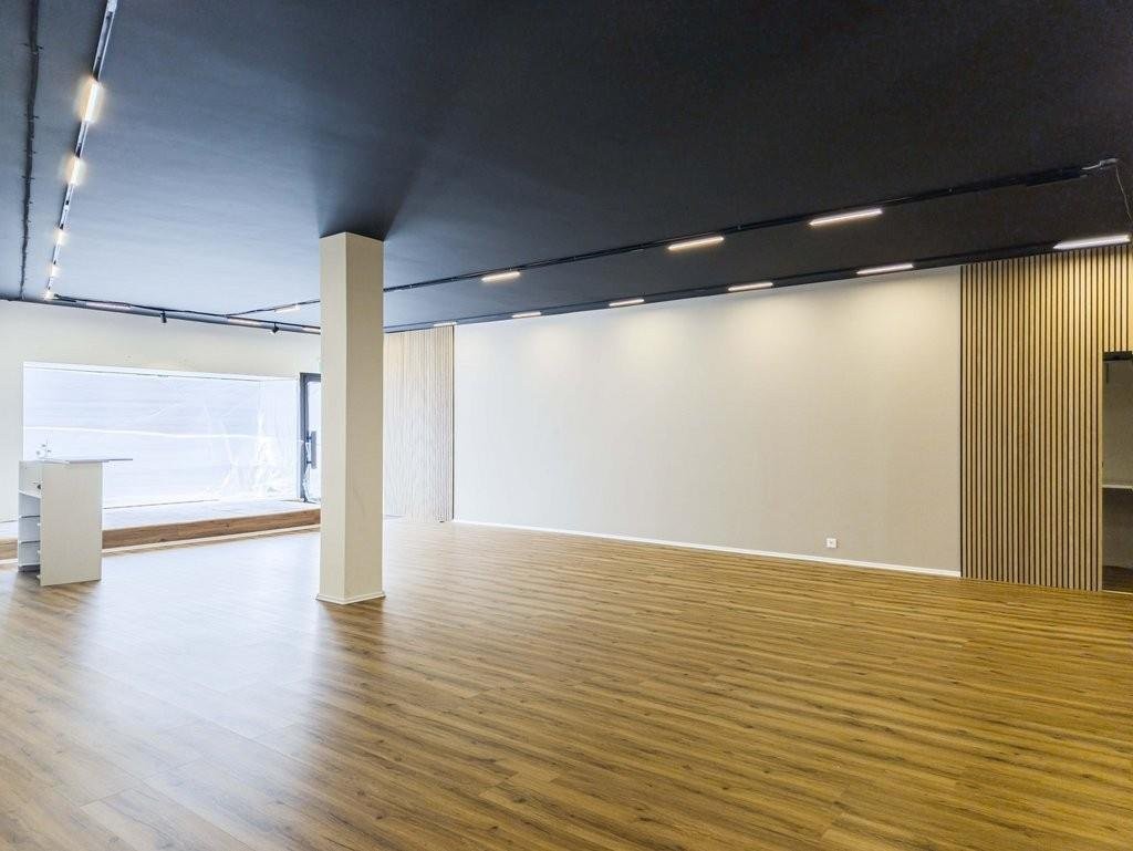 198m² shop, foto 4 di 9