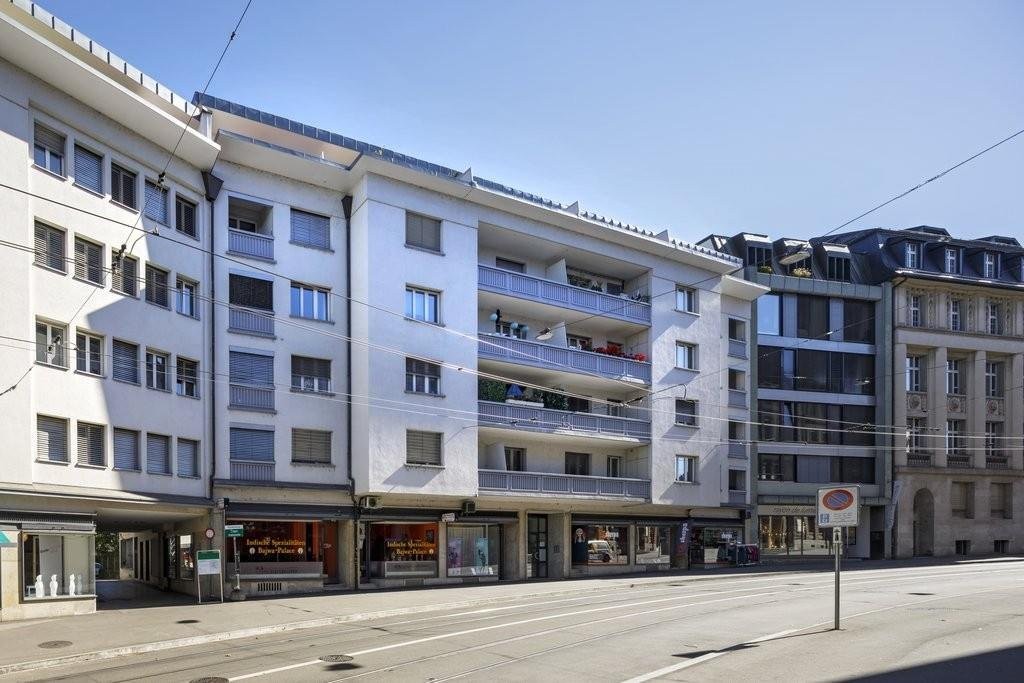 198m² shop, foto 1 di 9