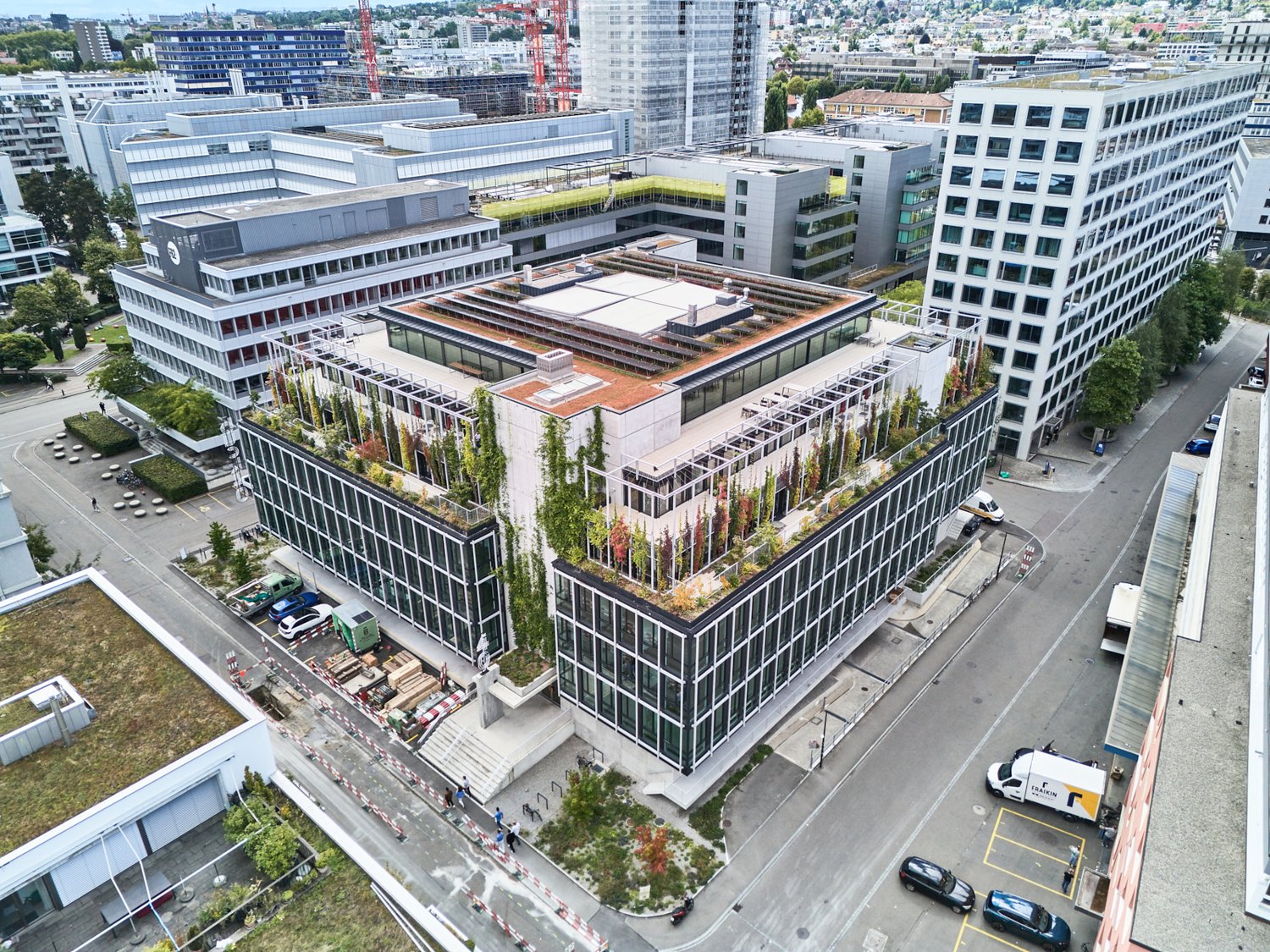2000m² office