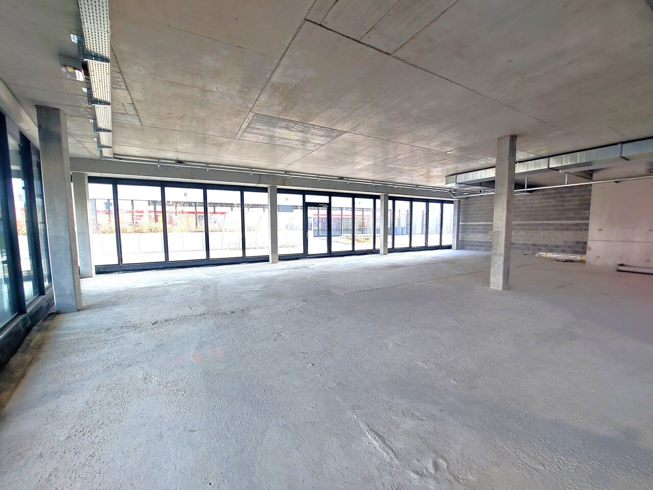 210m² commercial