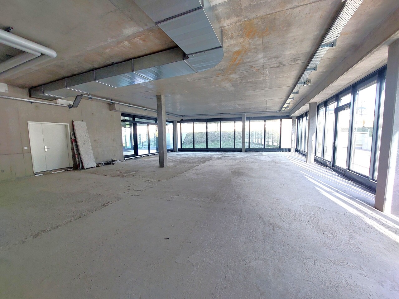 210m² commercial