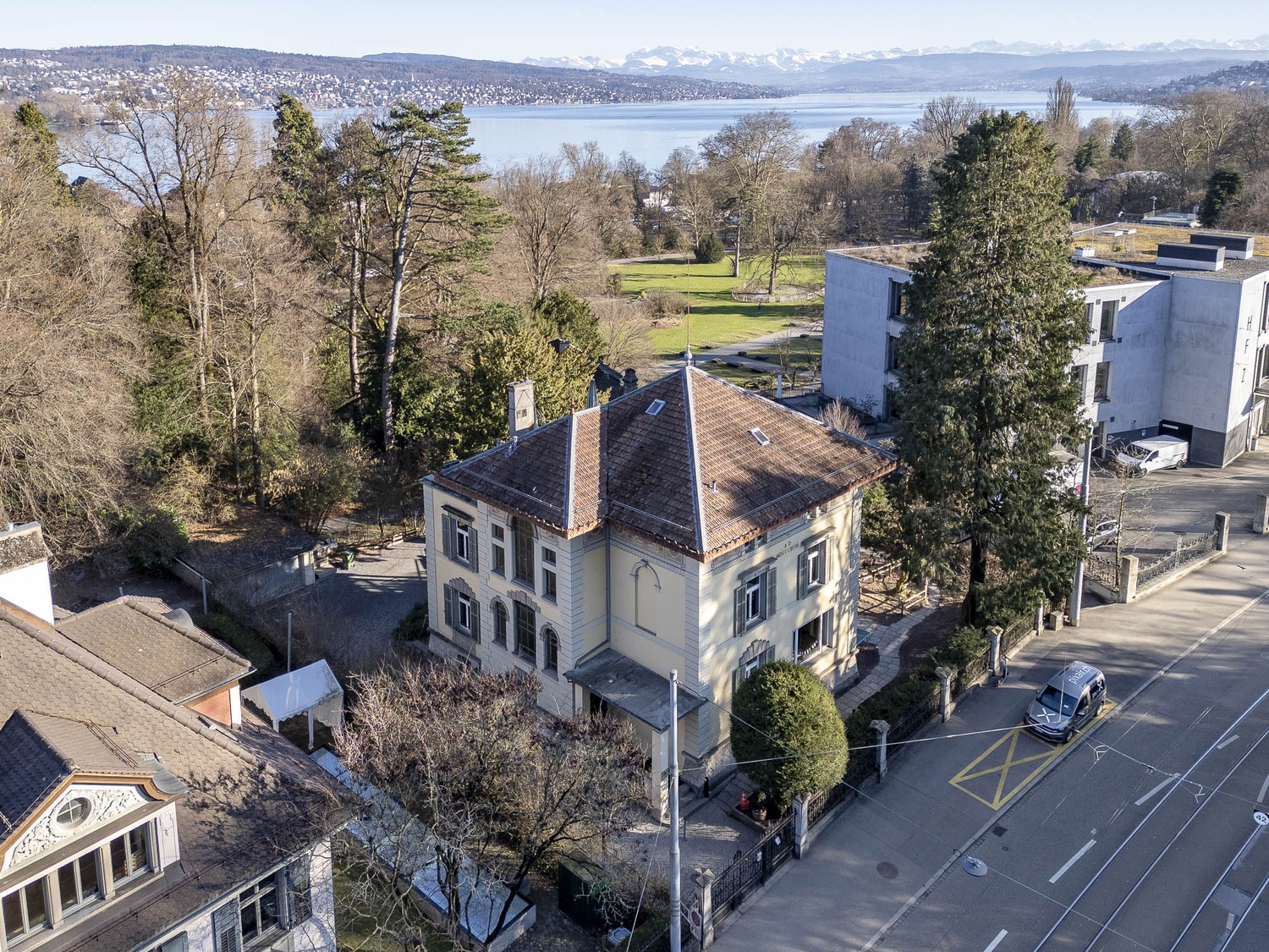 650m² commercial
