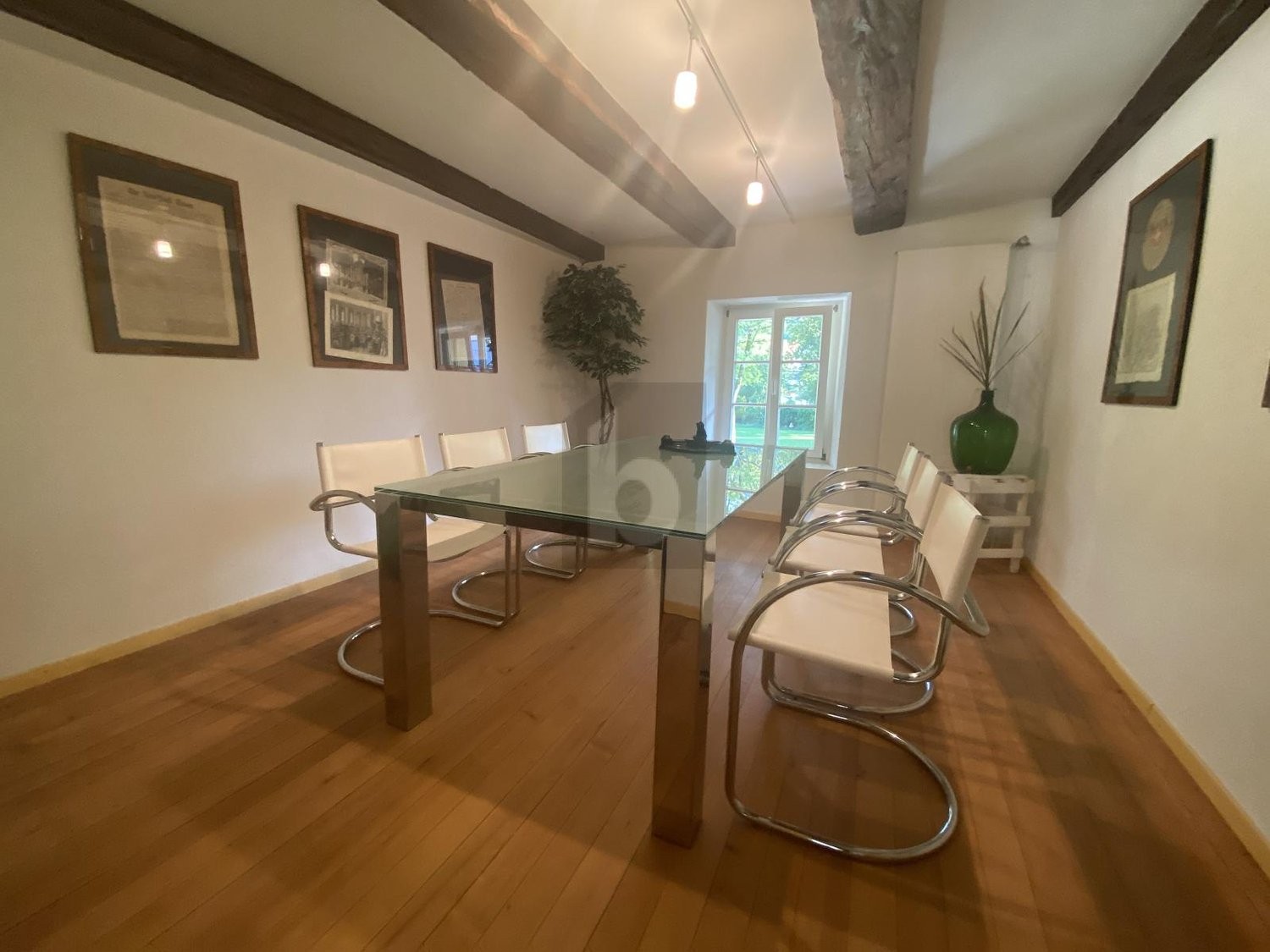 144m² office