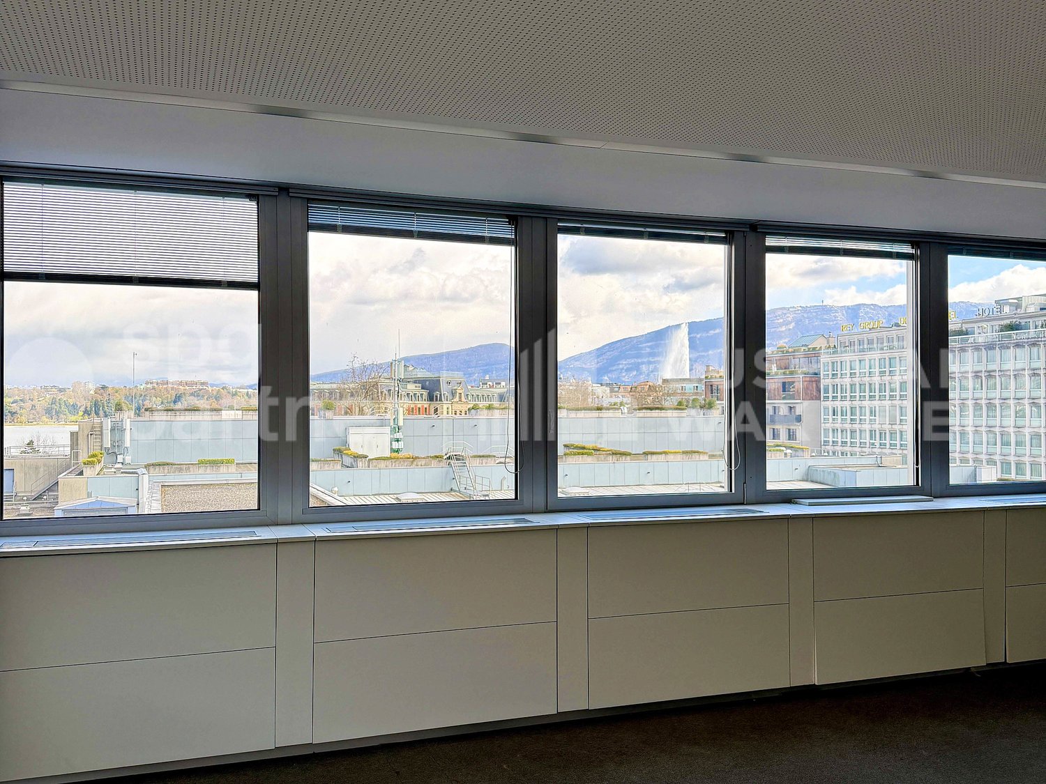 205m² office