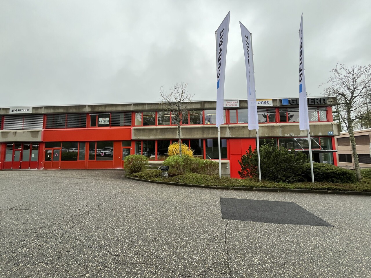 160m² commercial