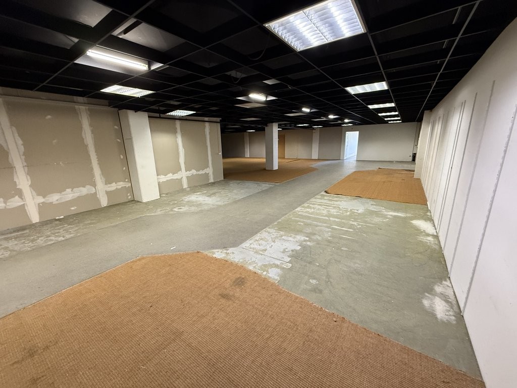 564m² locale di magazzino