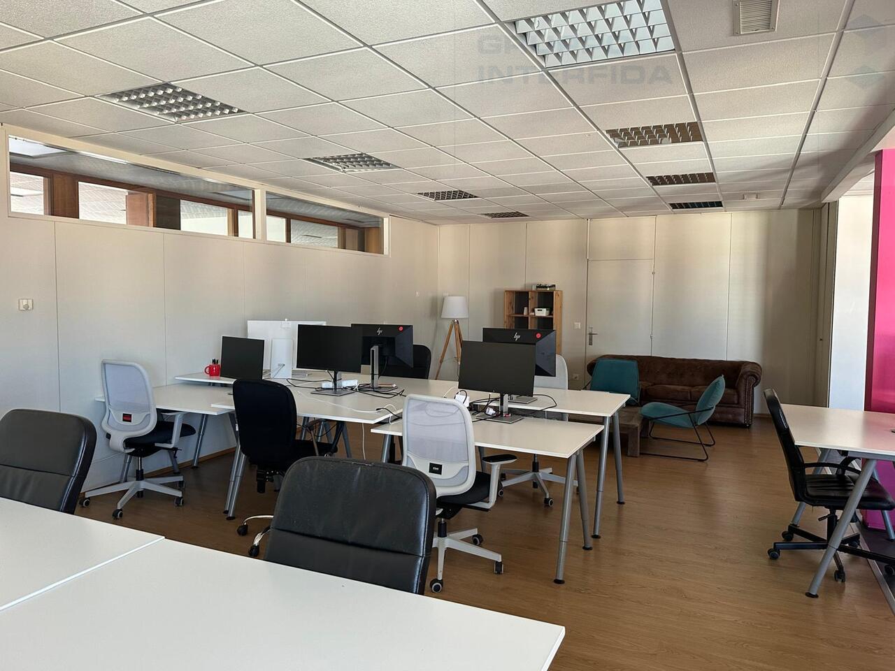332m² bureau