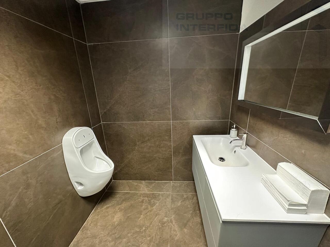 332m² bureau