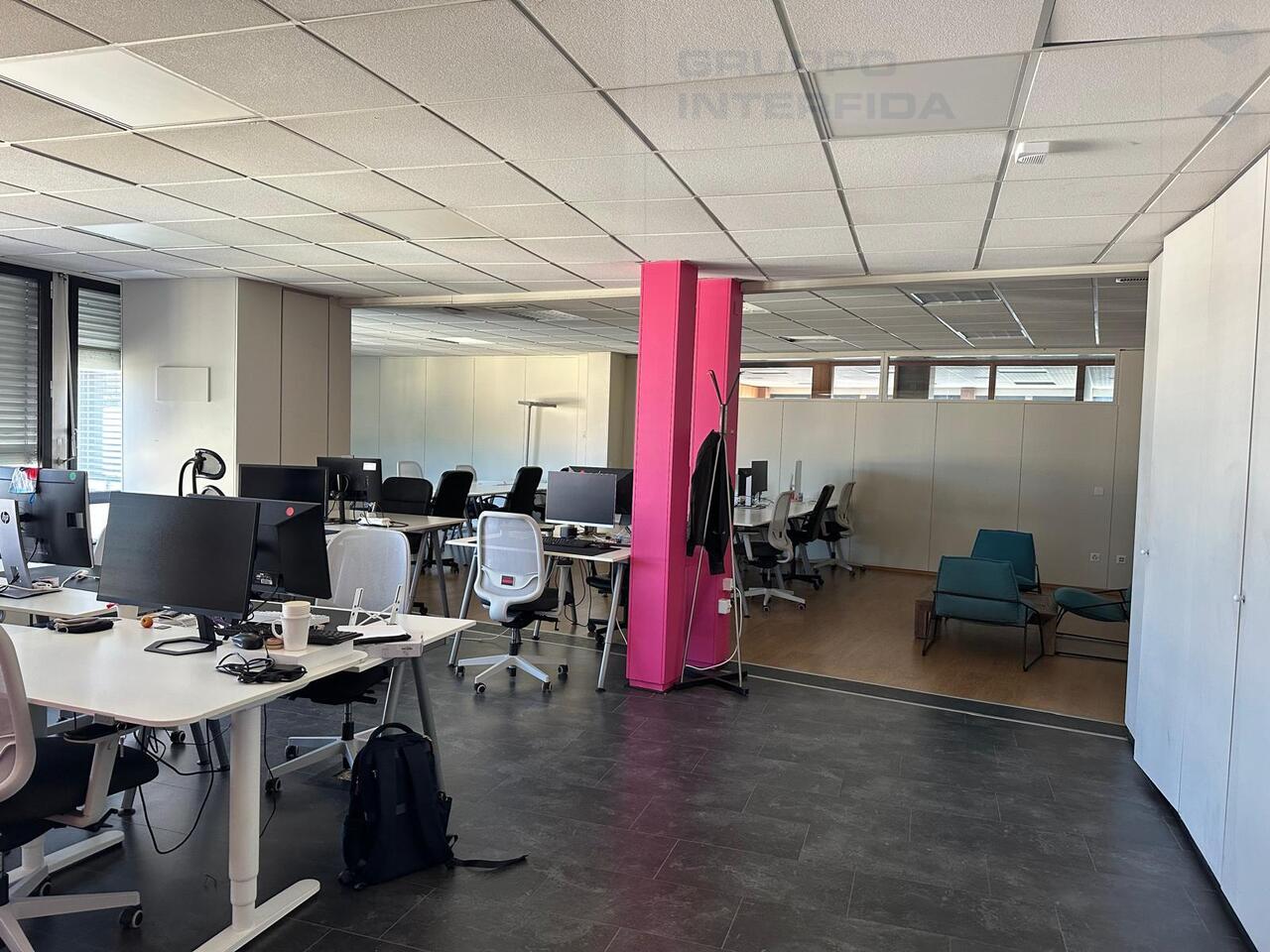 332m² bureau