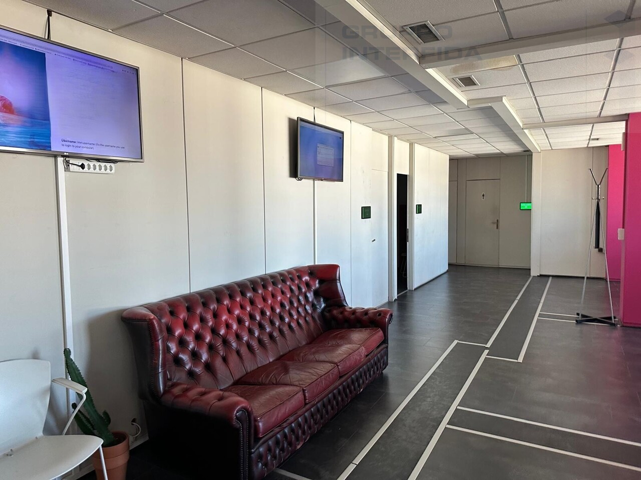 332m² bureau