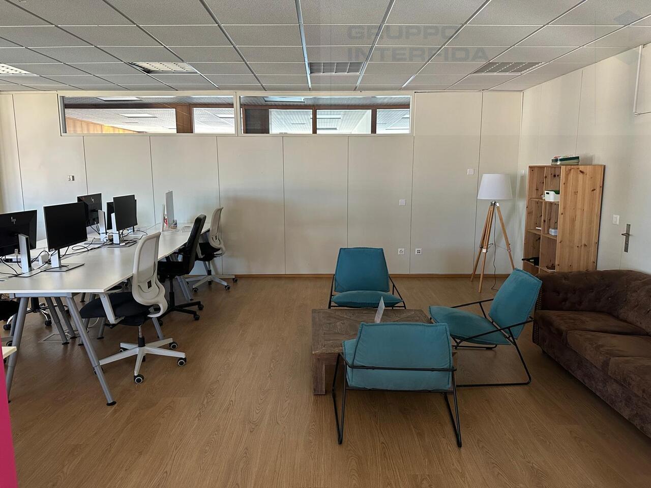 332m² bureau