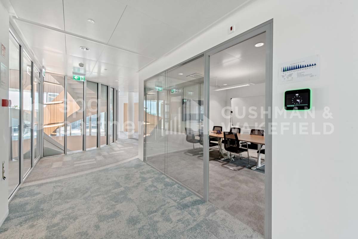 1200m² office