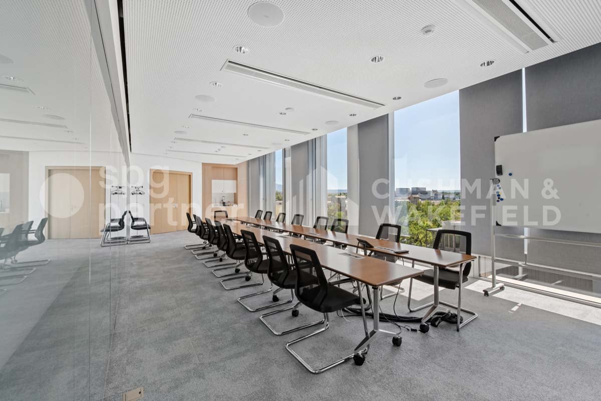 1200m² office