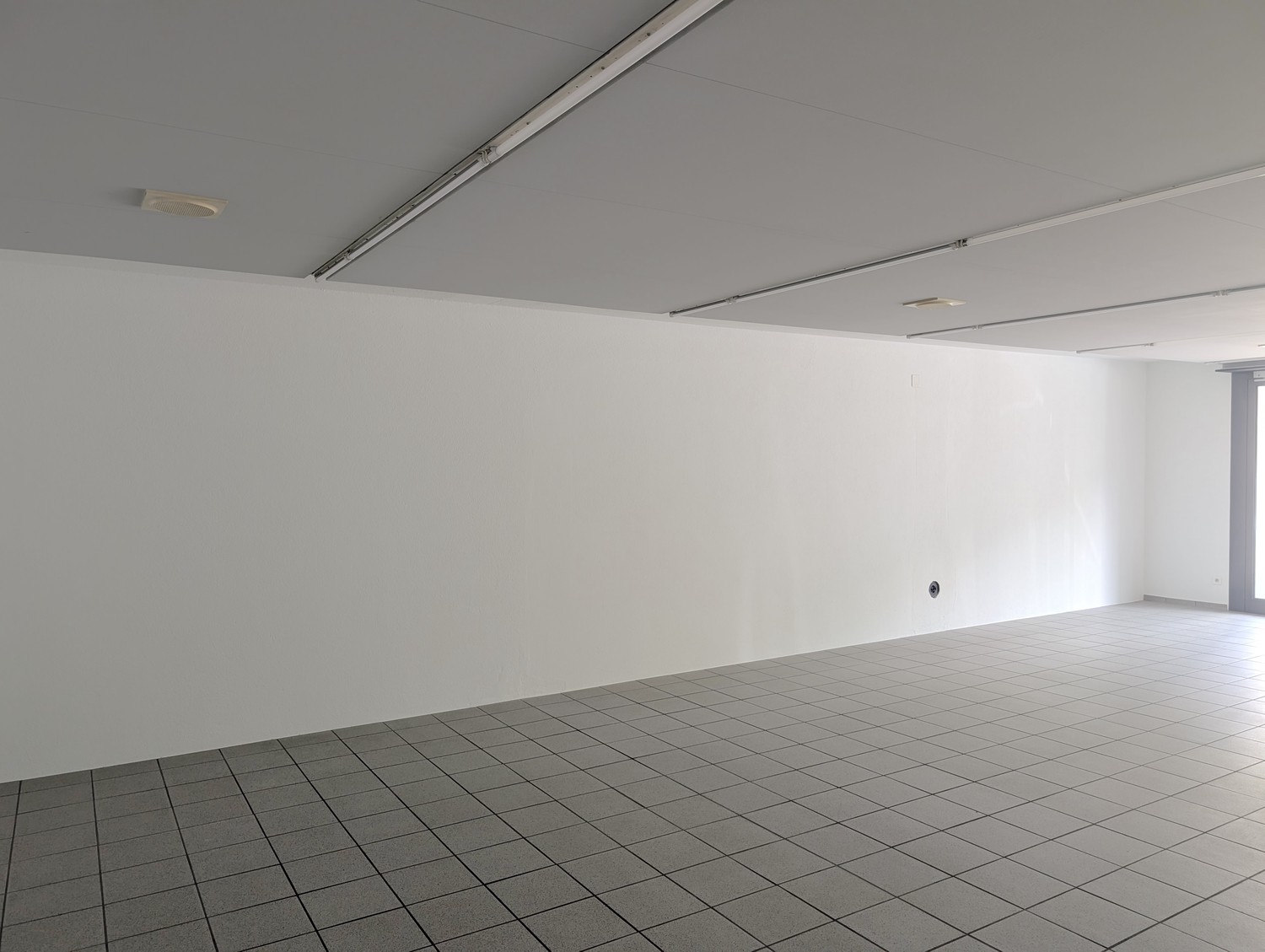 84m² shop