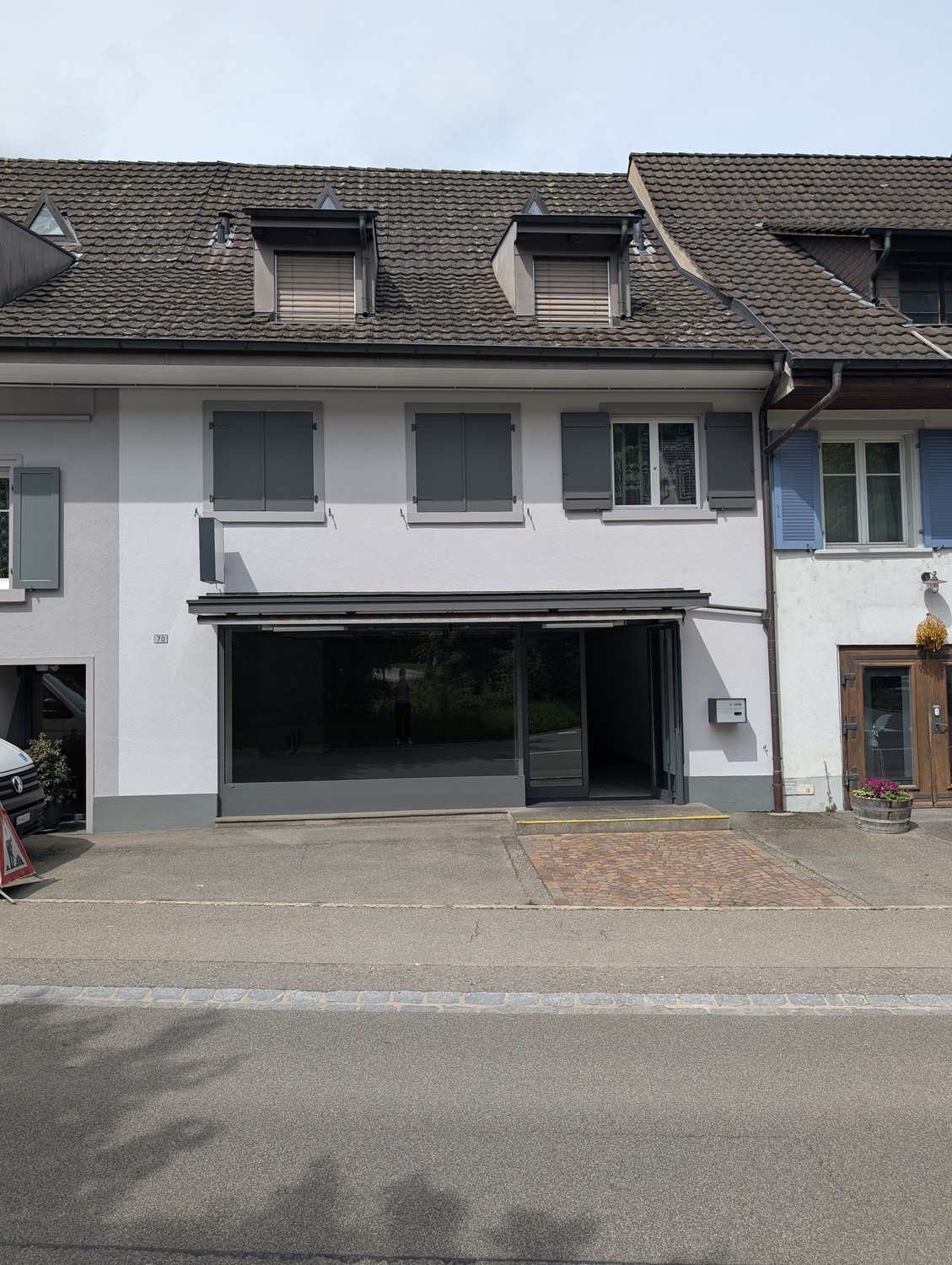 84m² shop