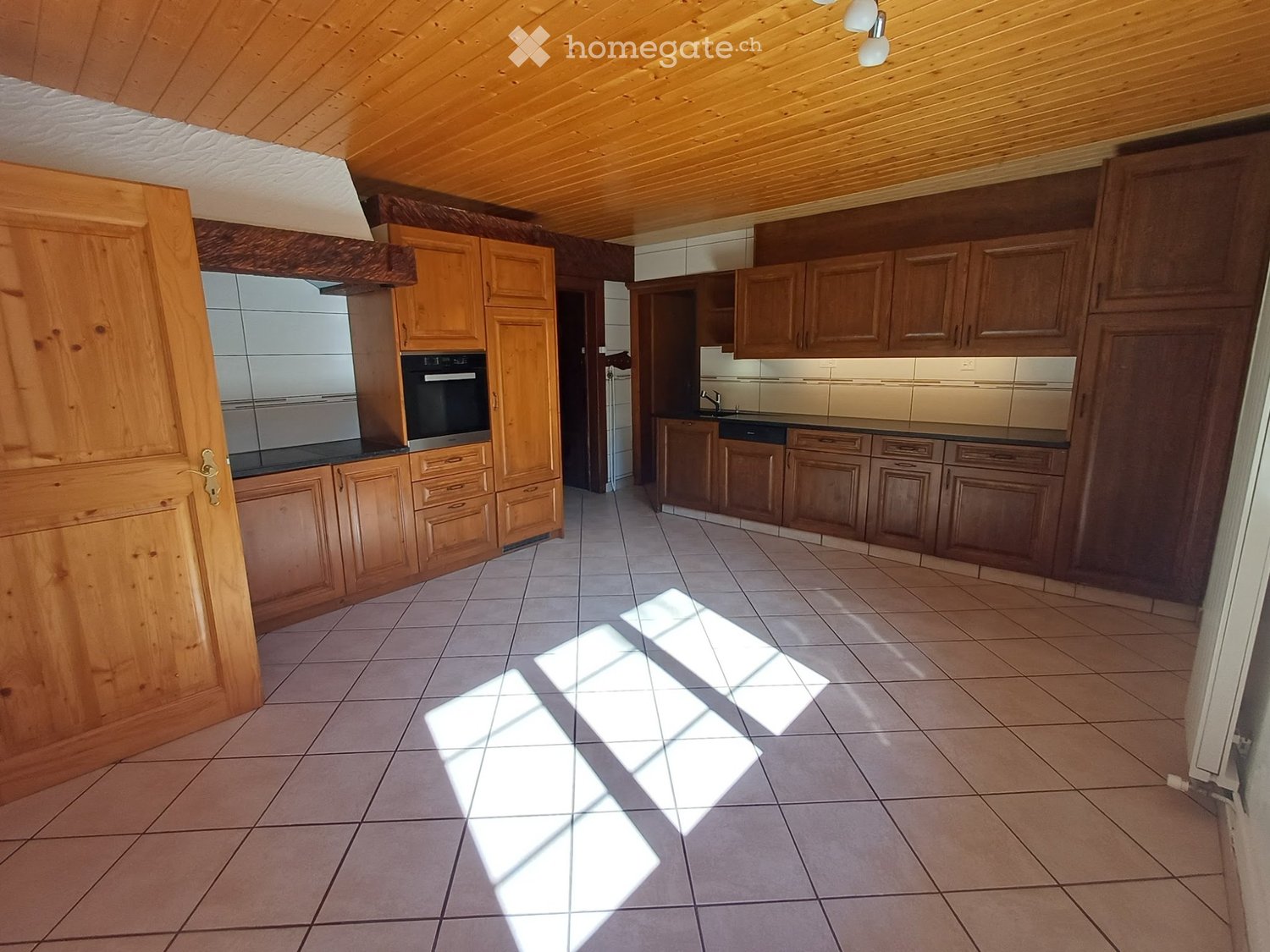 5 rooms apartment