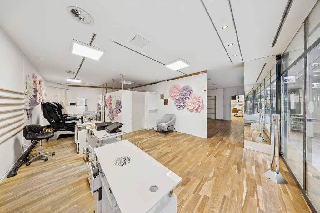 negozio di 163m²