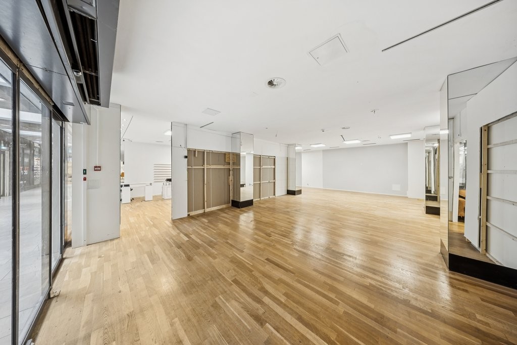 negozio di 163m²