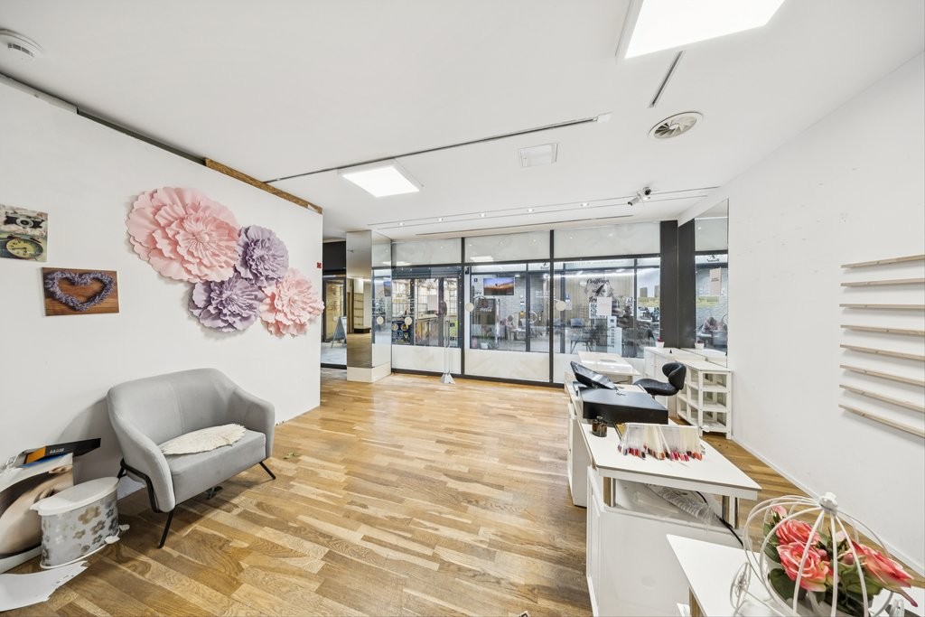 negozio di 163m²