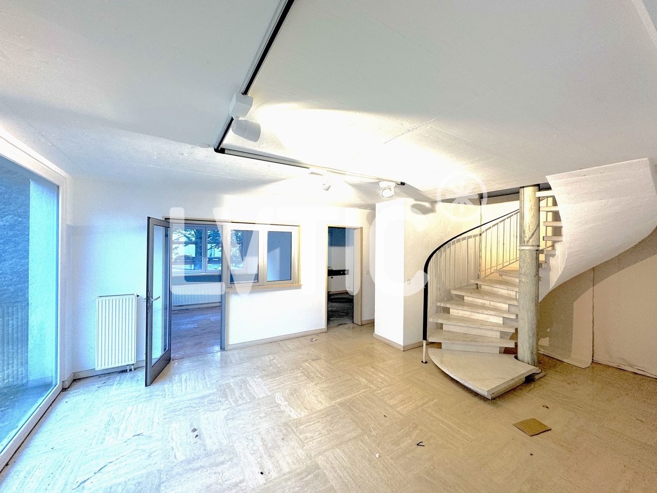 1500m² storage room