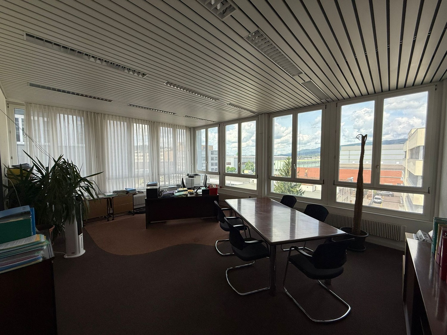 150m² commercial