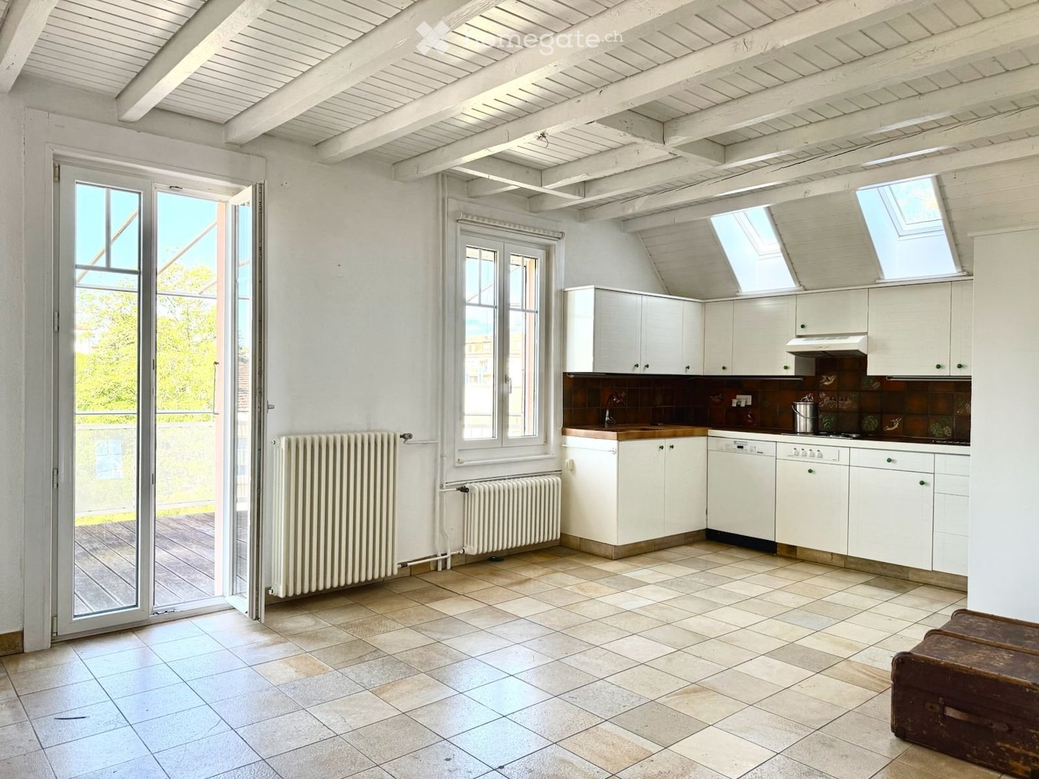 5 rooms apartment