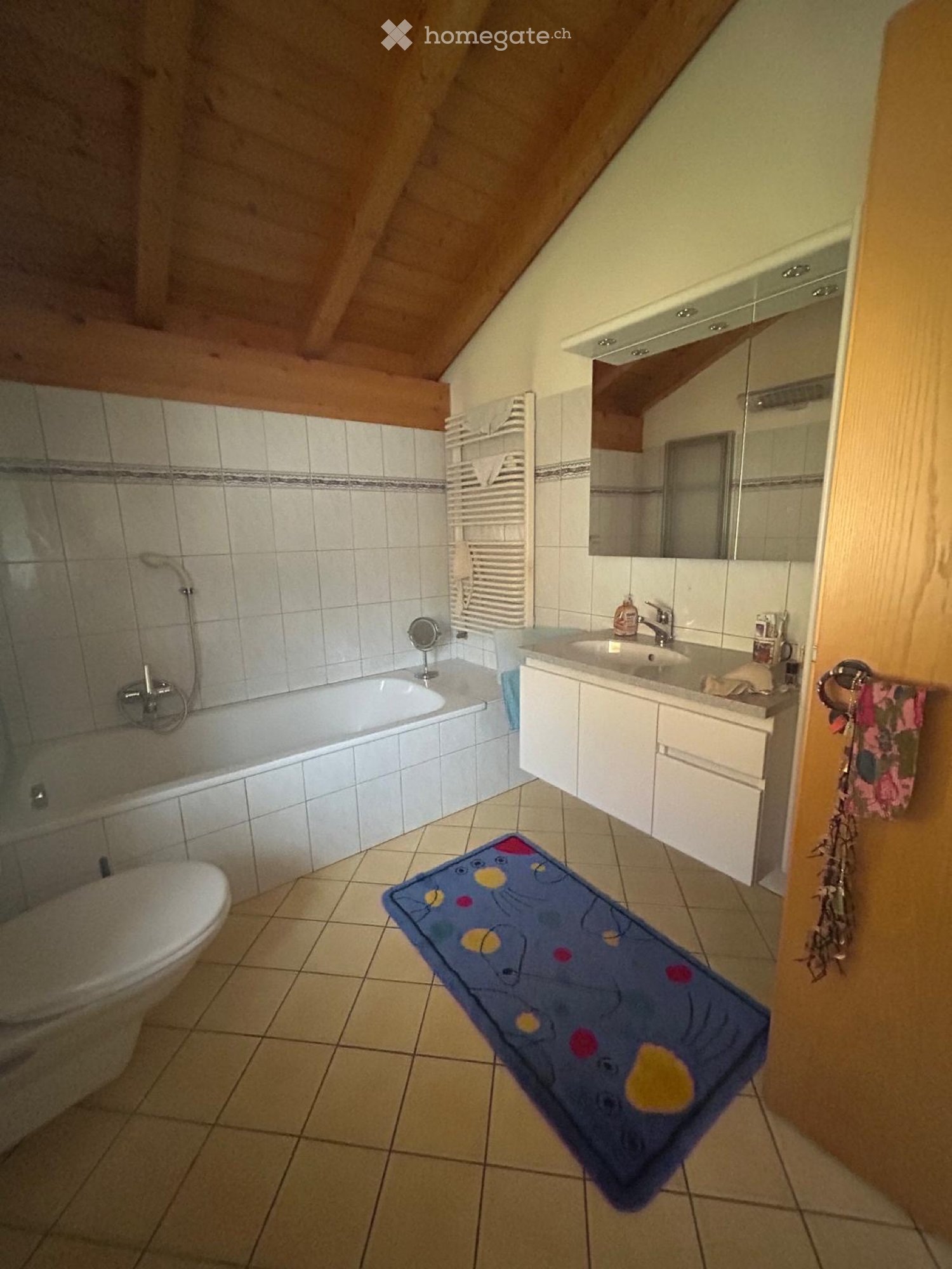 5 rooms apartment