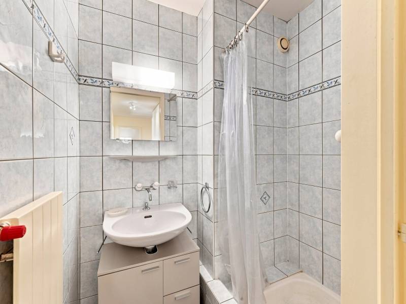 5 rooms apartment