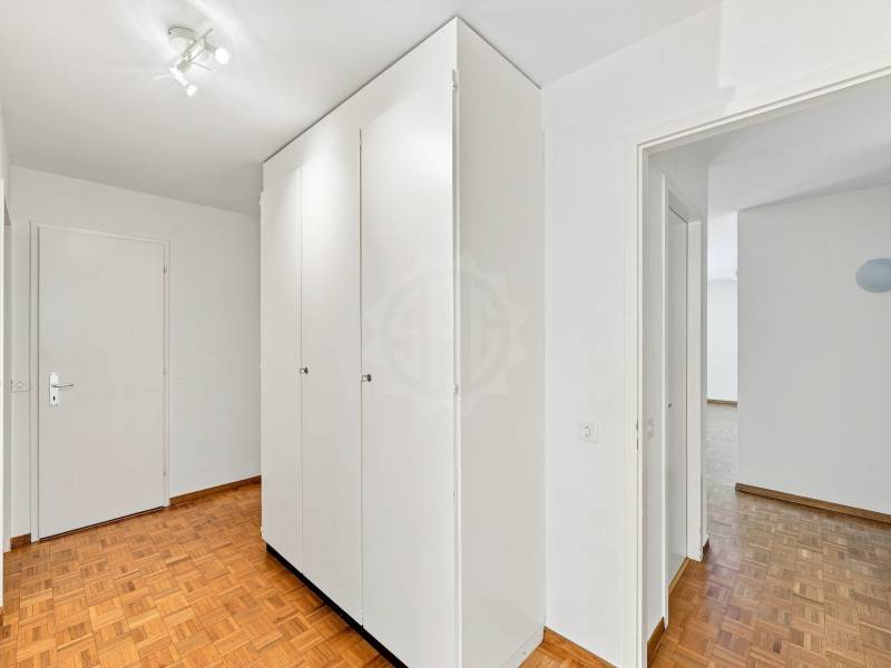 5 rooms apartment