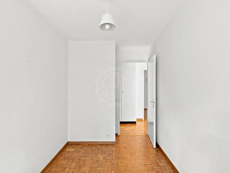 5 rooms apartment